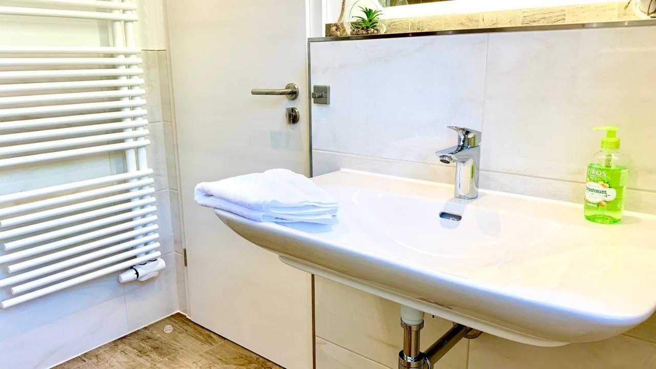 Ferienappartement Mit Seeblick In Der Villa Columba ゼリン エクステリア 写真